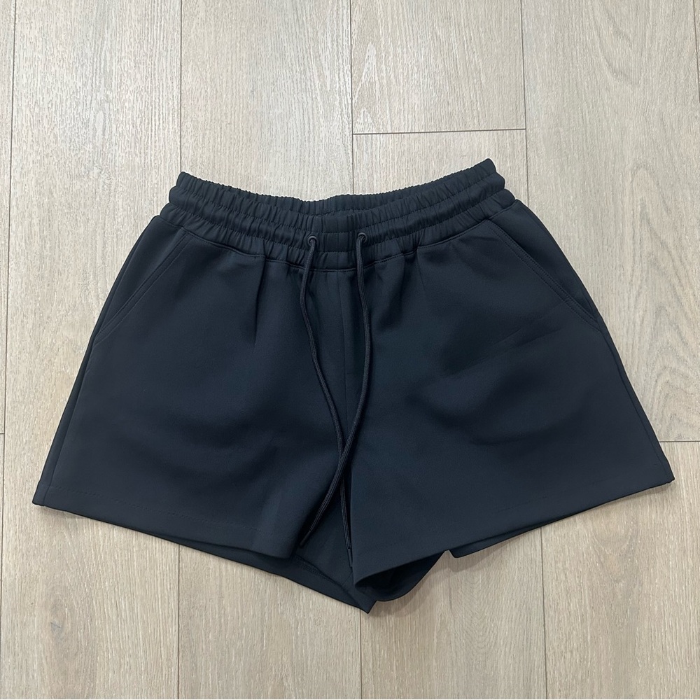 Good American Scuba Shorts